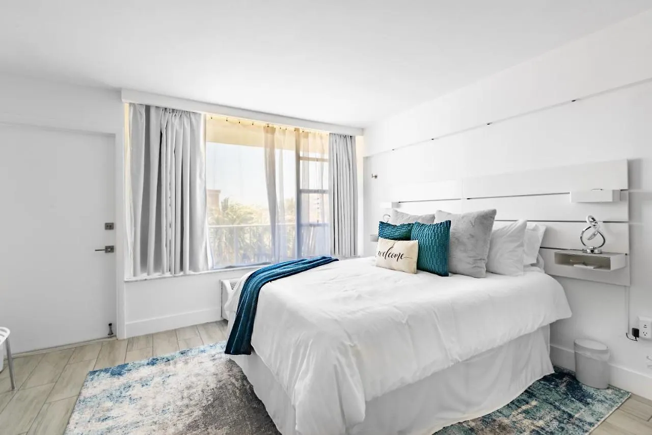 شقة Newly Renovated Oceanfront Studio W/ Balcony - دايتونا بيتش